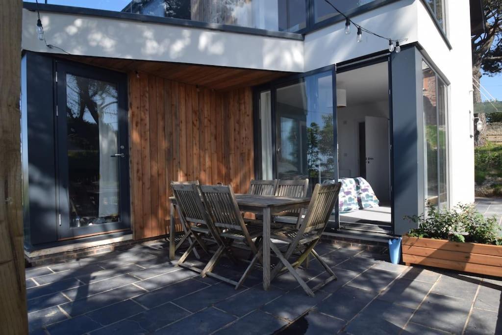 Flat 1 High Tide House, Mortehoe - Beautifully Designed Ground Floor Flat With Sea Views And Garden Екстериор снимка